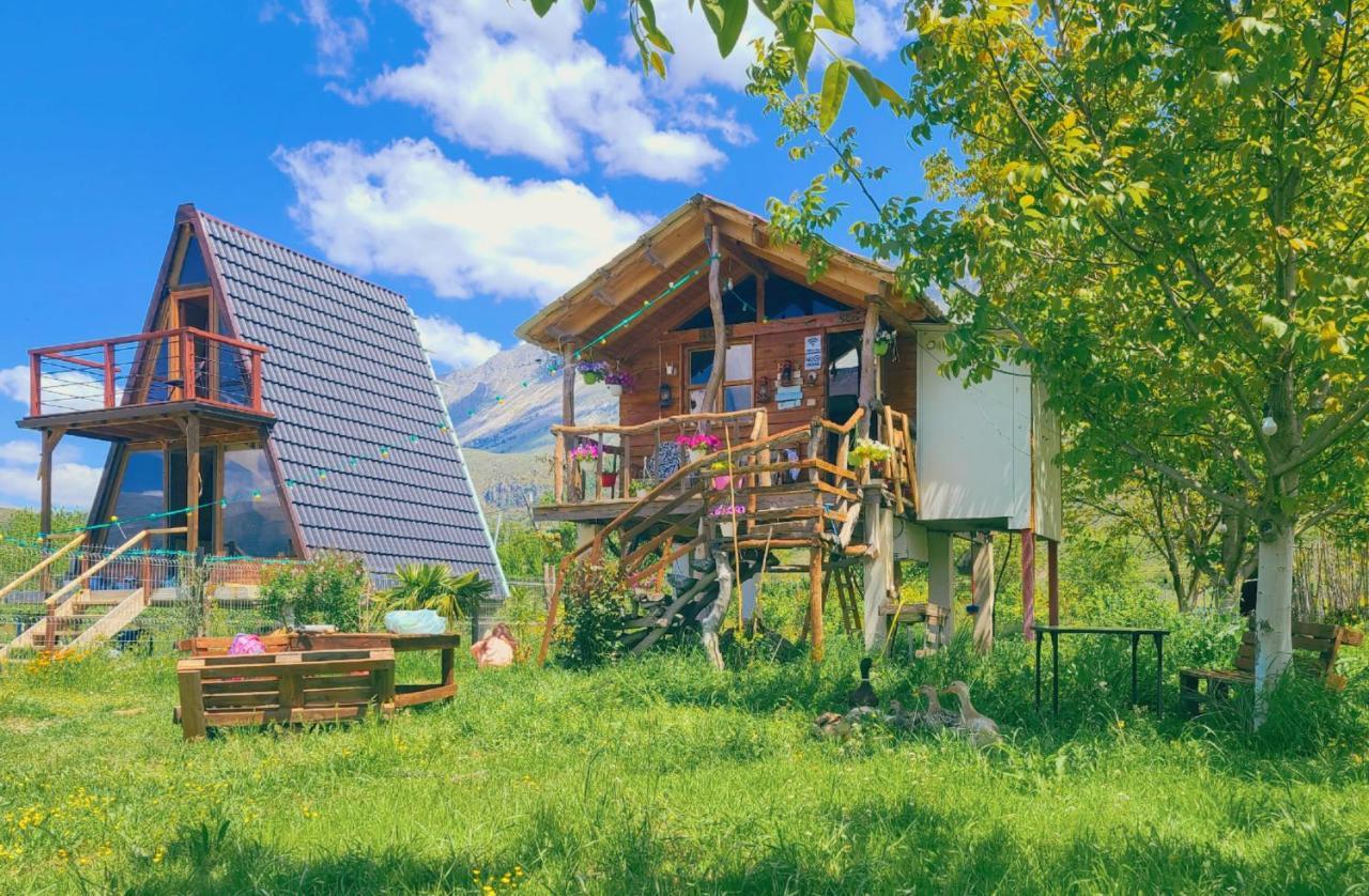 ホテル Life On The Farm Nepravishte エクステリア 写真